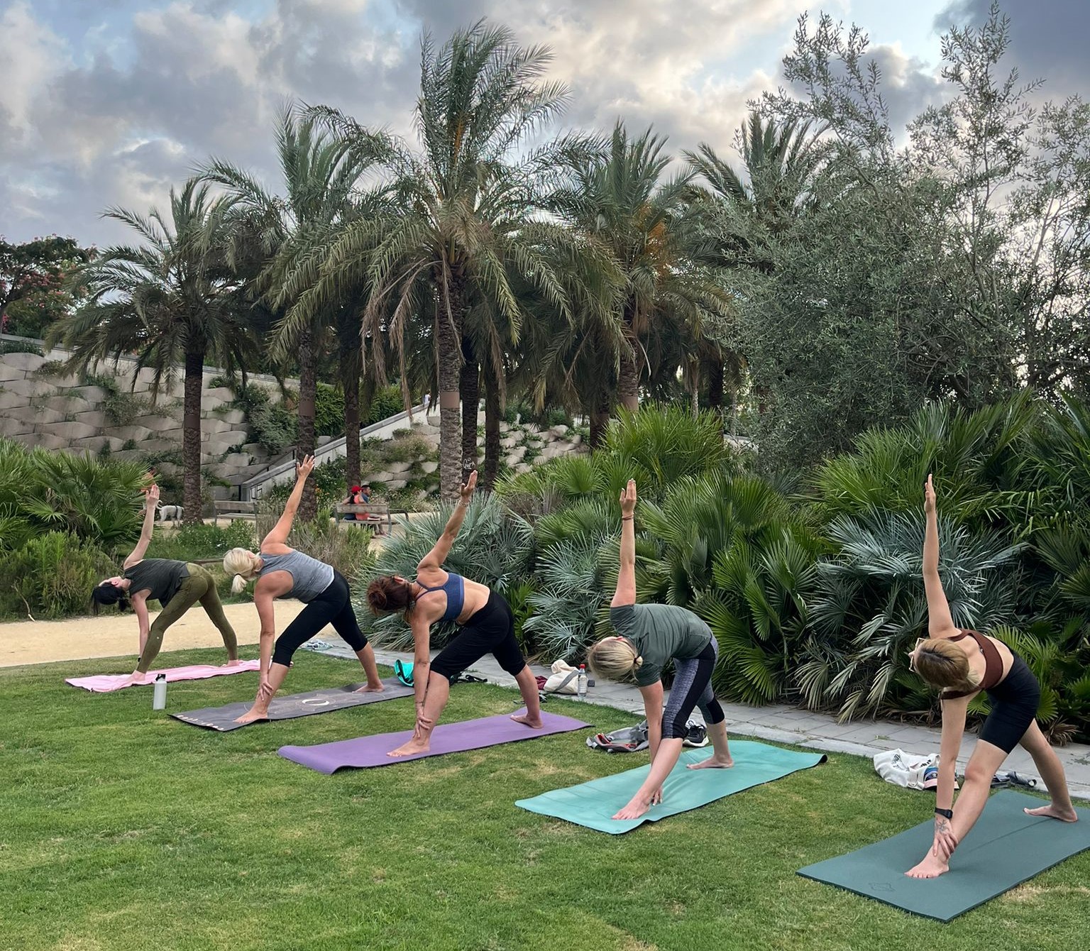 Clase de yoga en el bario Ruzafa en Valencia